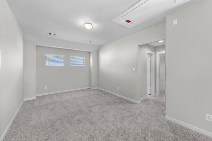 Spacious, unfurnished interior of a new home in Briarwood Crossing, Rosenberg (Image 17).