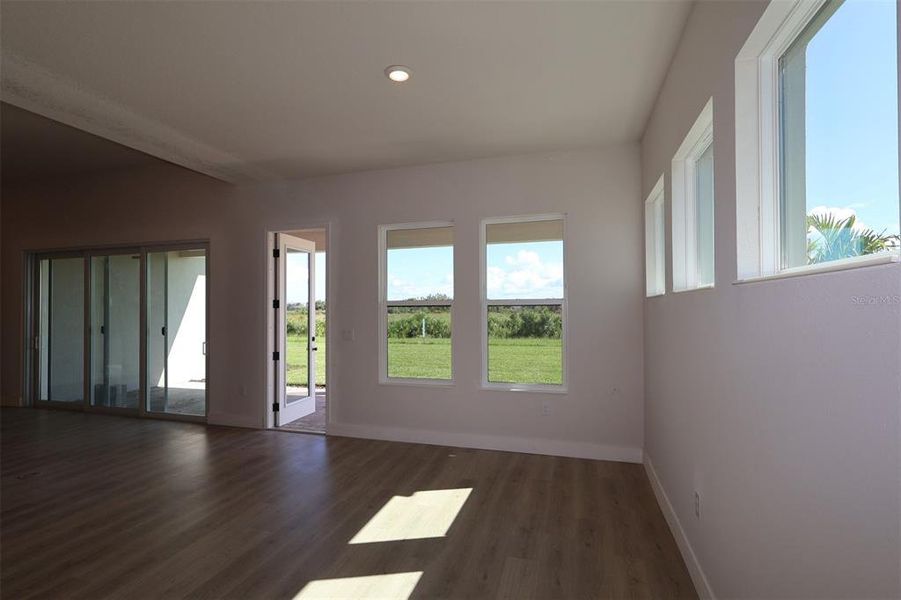 Spacious, unfurnished interior of a new home in Palmera Wellen Park - Classic Series, Venice (Image 31).