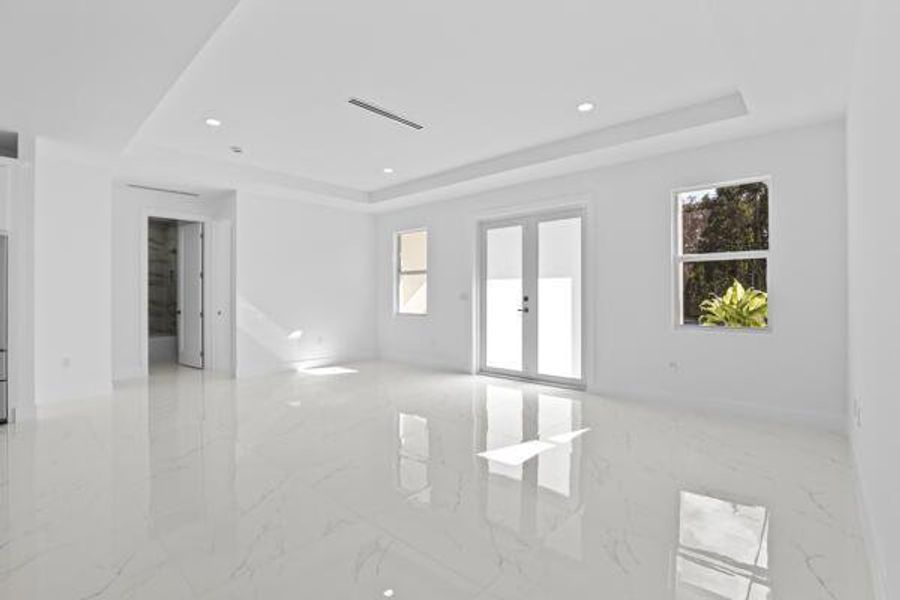 Spacious, unfurnished interior of a new home in , Loxahatchee (Image 54).
