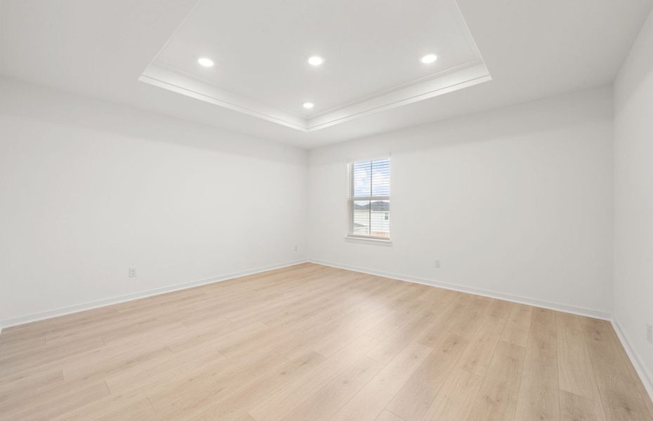 Spacious, unfurnished interior of a new home in Sunfield, Buda (Image 18).