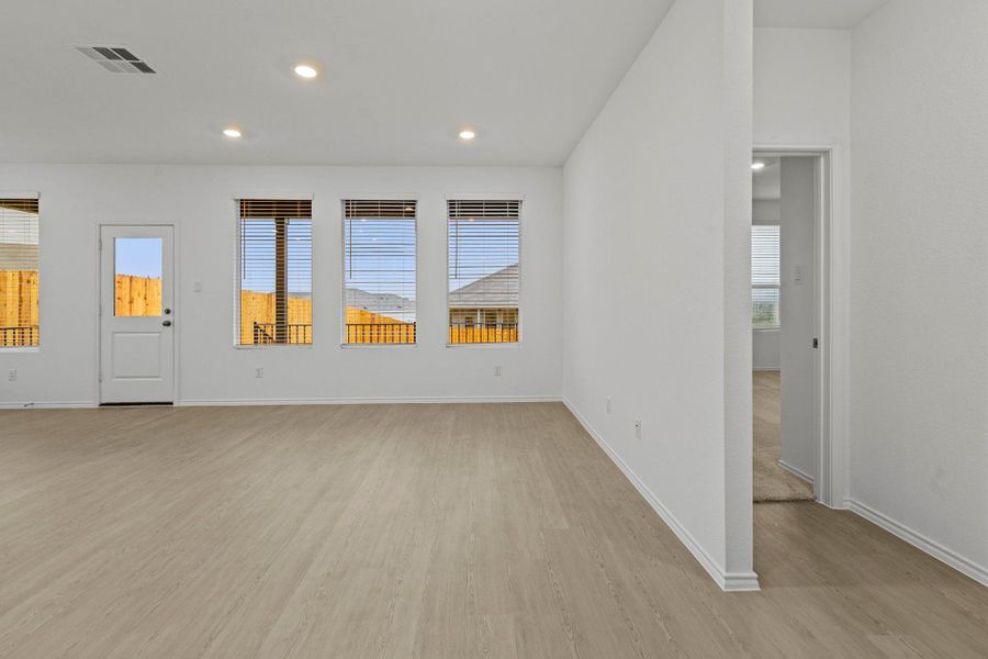 Spacious, unfurnished interior of a new home in Clayton Ranch, Copperas Cove (Image 30).