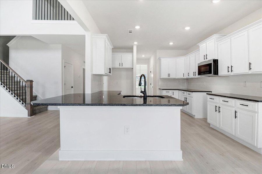 17-102 Oxford Court-17