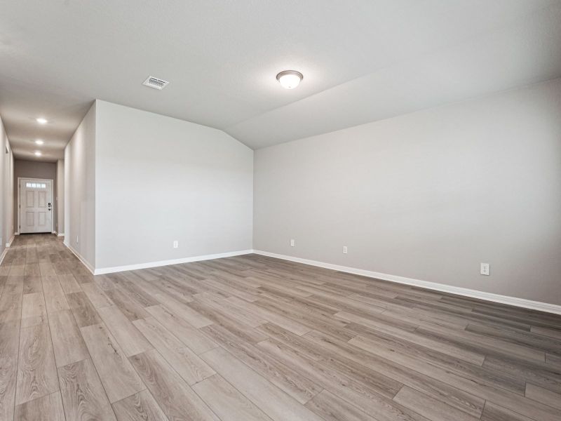 Spacious, unfurnished interior of a new home in Riverbend at Double Eagle - Reserve Collection, Cedar Creek (Image 6).