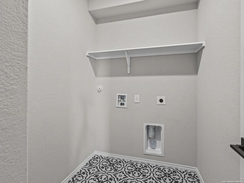 Spacious, unfurnished interior of a new home in Comanche Ridge, San Antonio (Image 23).