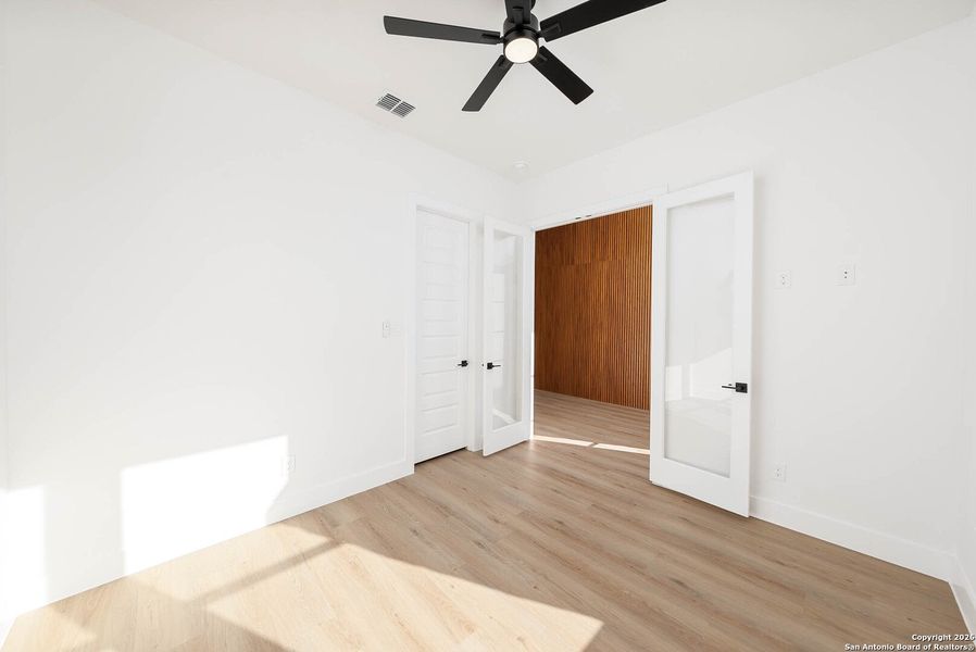 Spacious, unfurnished interior of a new home in , San Antonio (Image 18).