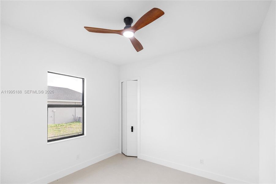 Spacious, unfurnished interior of a new home in , Cape Coral (Image 47).
