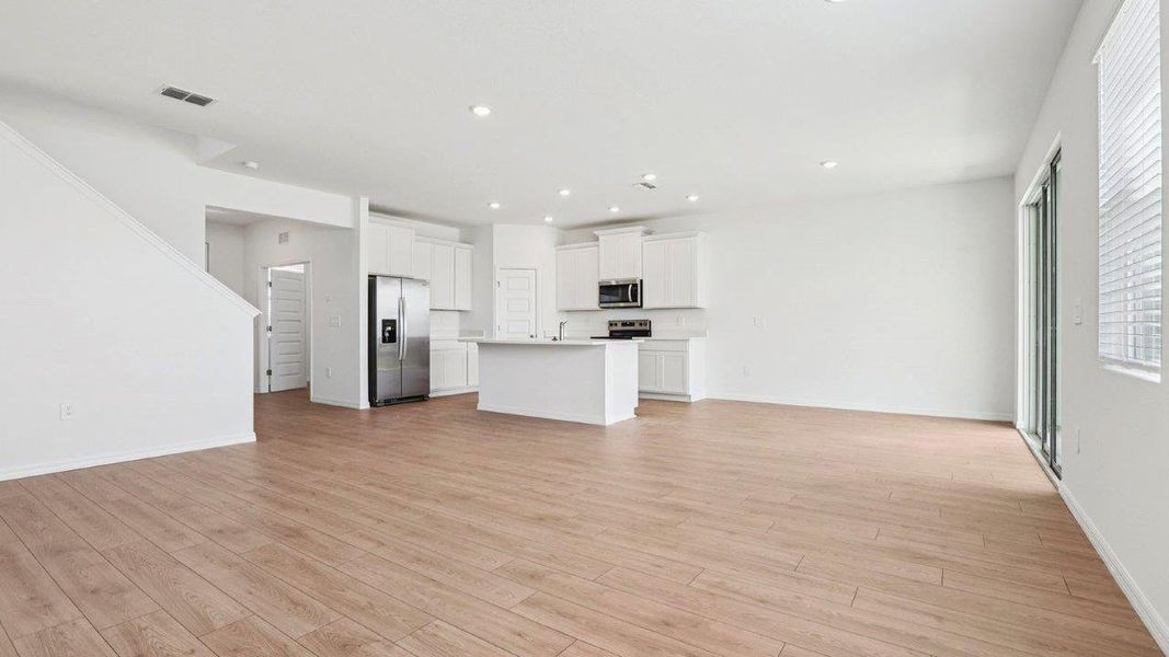 Spacious, unfurnished interior of a new home in Summerlin at Hawthorne Ranch, Lakeland (Image 21).