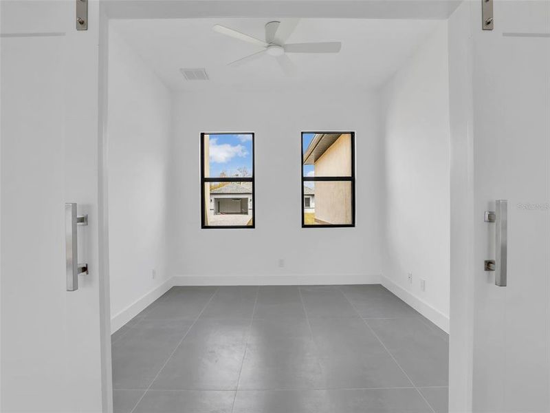 Spacious, unfurnished interior of a new home in , Port Charlotte (Image 22).