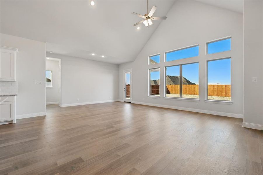 Spacious, unfurnished interior of a new home in Lakeshore Bluffs, Shady Shores (Image 17). Spacious, unfurnished interior of a new home in Lakeshore Bluffs, Shady Shores (Image 17).