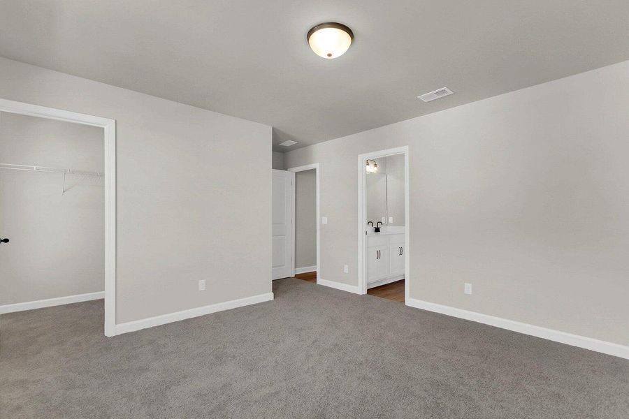 Spacious, unfurnished interior of a new home in , Ravenel (Image 21).