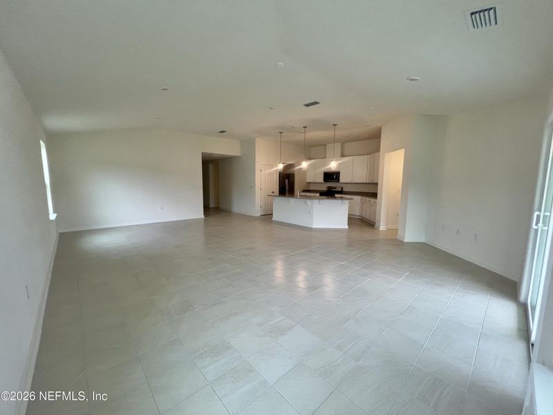 Spacious, unfurnished interior of a new home in Anabelle Island - Executive Series, Green Cove Springs (Image 5).