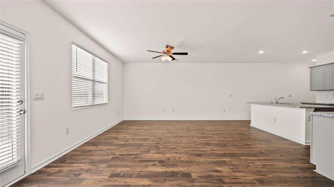 Spacious, unfurnished interior of a new home in Inverness at Sugarloaf, Lawrenceville (Image 15).