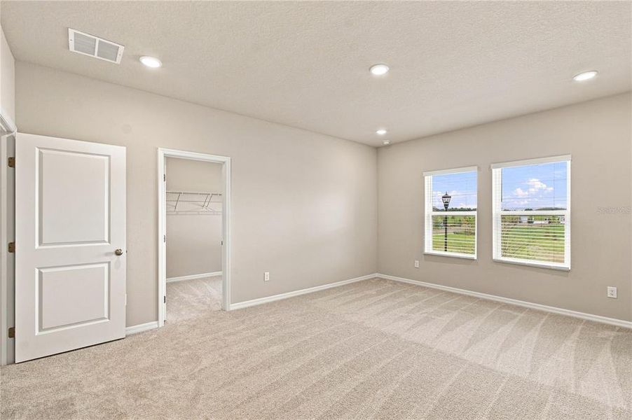 Spacious, unfurnished interior of a new home in , St. Cloud (Image 13).