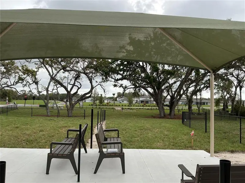 Community amenities in Oakfield Lakes, Parrish (Image 3).