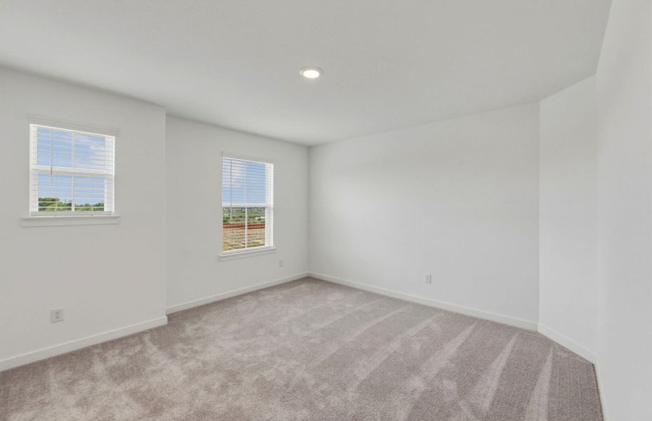Spacious, unfurnished interior of a new home in Sunfield, Buda (Image 40).