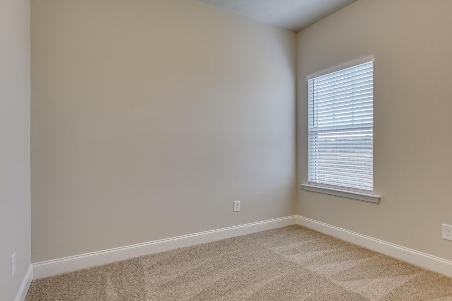 Spacious, unfurnished interior of a new home in , Edgefield (Image 6).