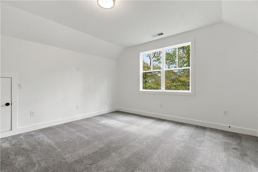 Spacious, unfurnished interior of a new home in , Jasper (Image 21).