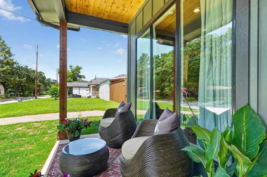 Exterior details and patio area of a home in , Dallas (Image 3).