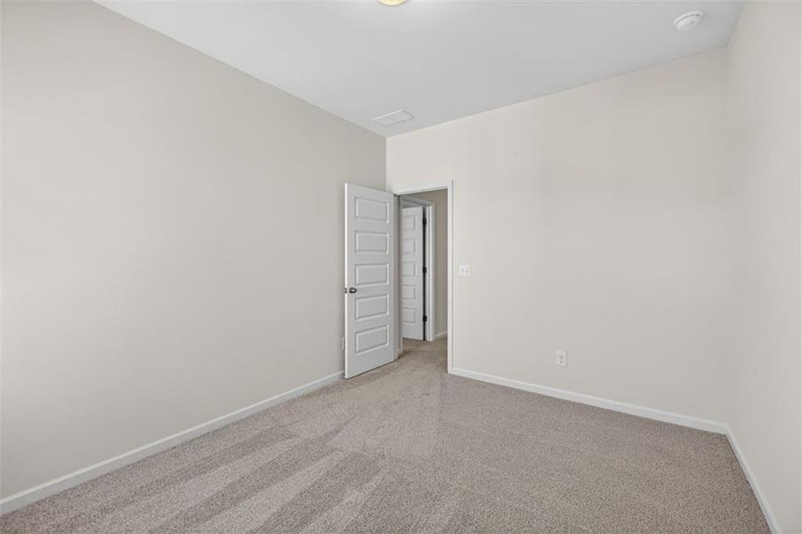 Spacious, unfurnished interior of a new home in Victoria Heights, Dallas (Image 18).
