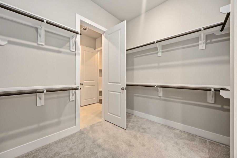 Spacious, unfurnished interior of a new home in Canterra Creek  60', Rosharon (Image 40).