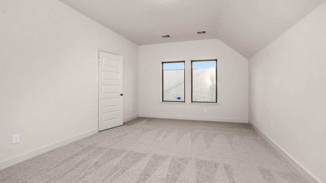 Spacious, unfurnished interior of a new home in Candela, Richmond (Image 9).