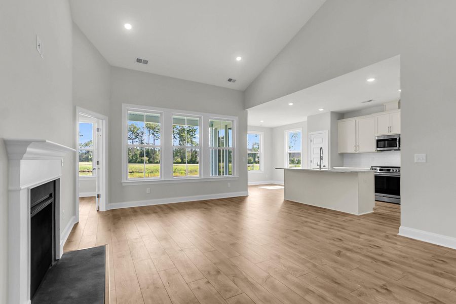 Spacious, unfurnished interior of a new home in Tidewater at Lakes of Cane Bay, Summerville (Image 15).