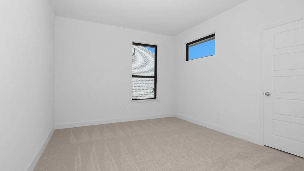 Spacious, unfurnished interior of a new home in Lakes of Cane Island, Katy (Image 16).