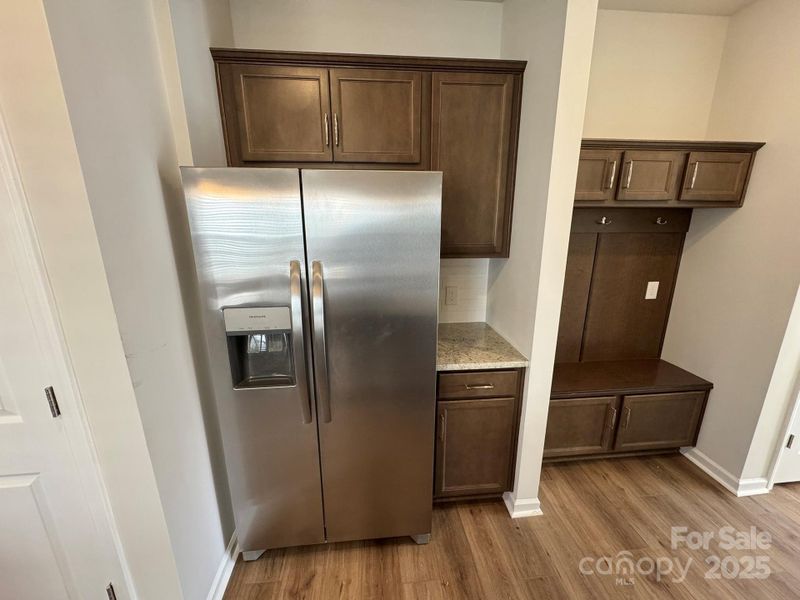 Refrigerator included Refrigerator included