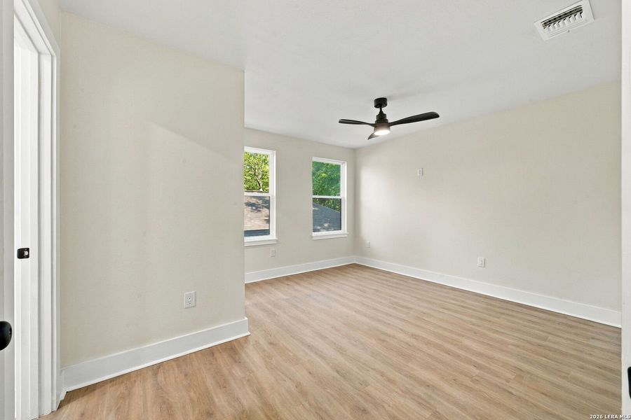 Spacious, unfurnished interior of a new home in , San Antonio (Image 28).