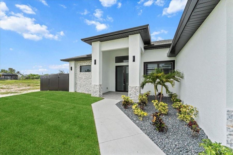 Exterior details and patio area of a home in , Cape Coral (Image 38). Exterior details and patio area of a home in , Cape Coral (Image 38).
