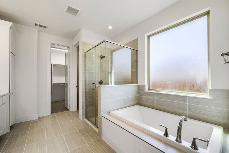11529 Vesper - Primary Bathroom