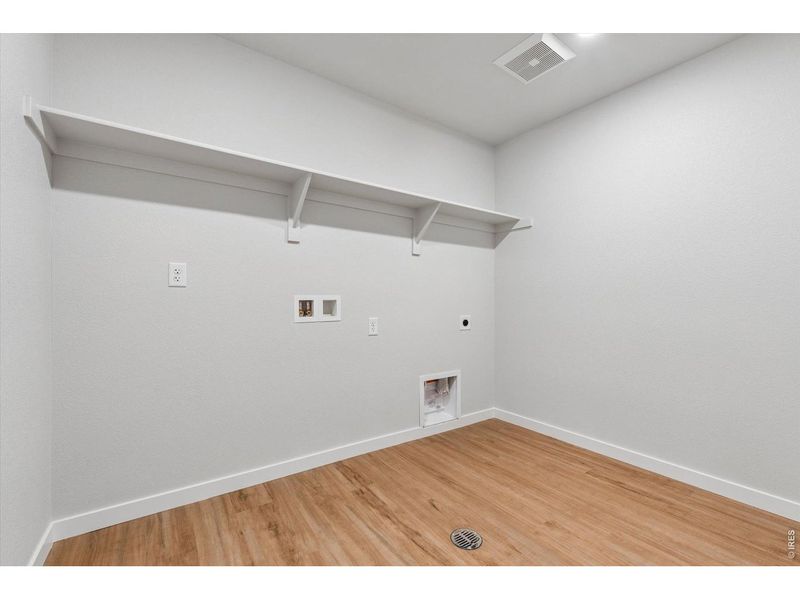 Spacious, unfurnished interior of a new home in Prairie Song, Windsor (Image 19).