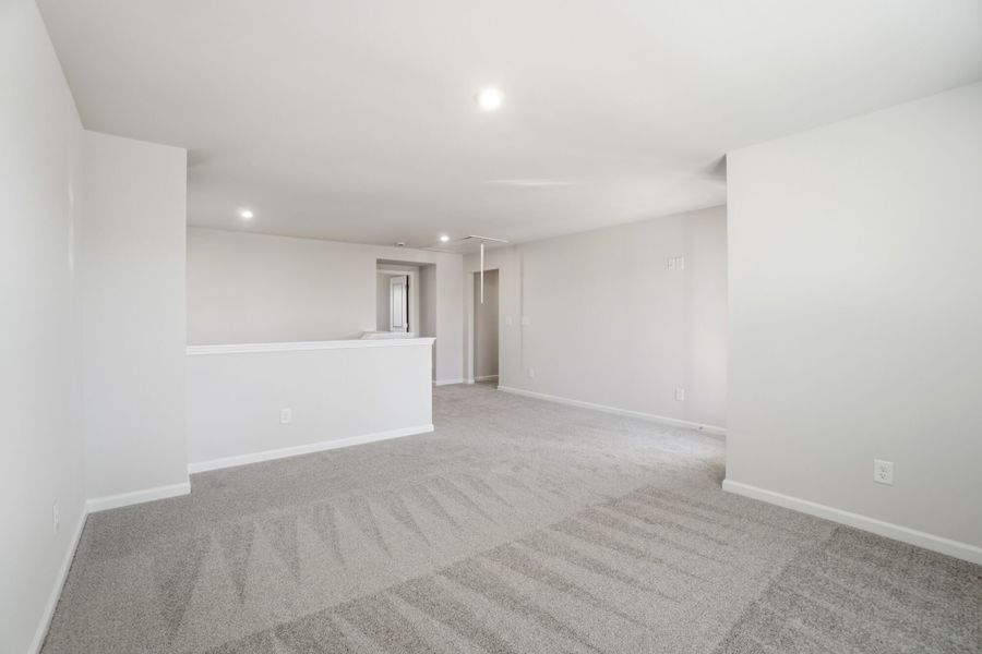 Spacious, unfurnished interior of a new home in Waxhaw Landing, Monroe (Image 27).