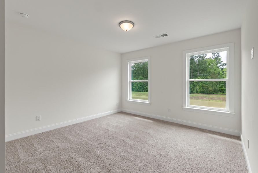 Spacious, unfurnished interior of a new home in Parker's Preserve, Ridgeville (Image 14).