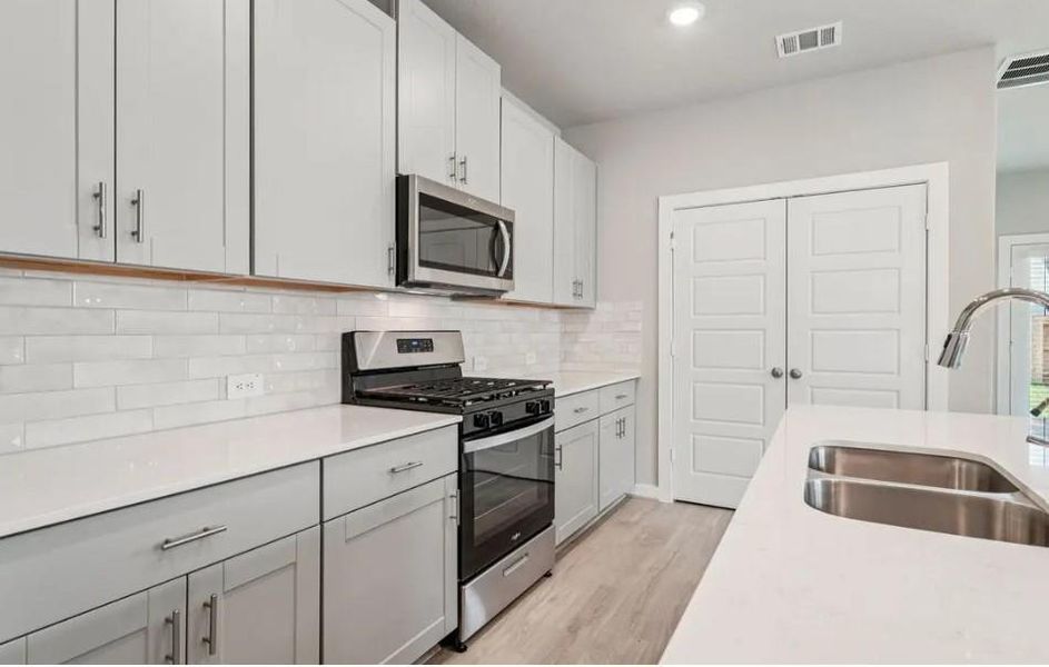 Photo is not of the actual home, but is an inspirational photo of builder’s model home and may depict options, furnishings, and/or decorator features that are not included Photo is not of the actual home, but is an inspirational photo of builder’s model home and may depict options, furnishings, and/or decorator features that are not included