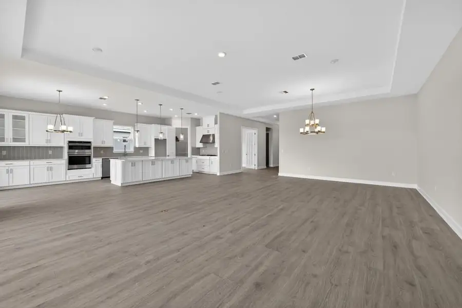 Spacious, unfurnished interior of a new home in Coasterra Community Group Page, Palmetto (Image 10).