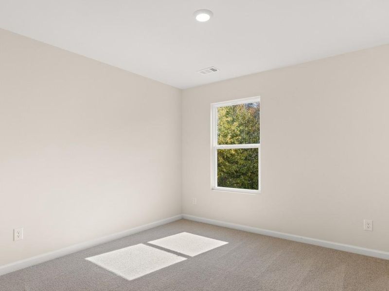 Spacious, unfurnished interior of a new home in Oaks at Cedar Grove, Fairburn (Image 18).