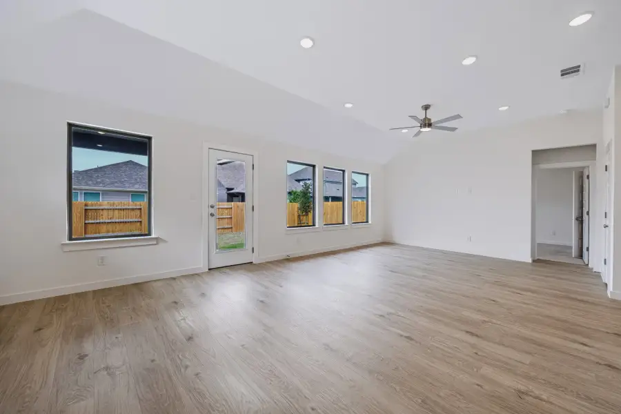 Spacious, unfurnished interior of a new home in Prairie Winds, Hutto (Image 22).