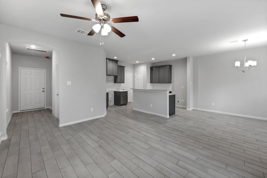 Representative unfurnished interior of a home built from the Floor Plan 1597 by Colina Homes in Rollingbrook Estates, Baytown (Image 16).