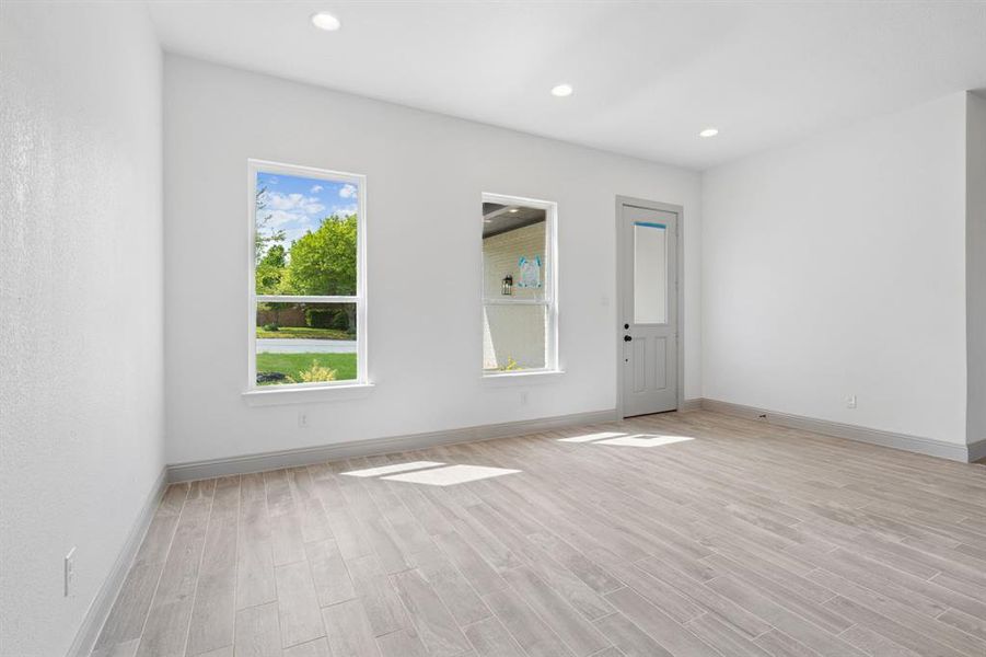 Spacious, unfurnished interior of a new home in Hills of Lake Country, Fort Worth (Image 30).