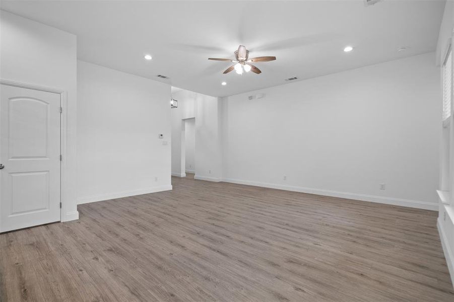 Spacious, unfurnished interior of a new home in , Waxahachie (Image 16).