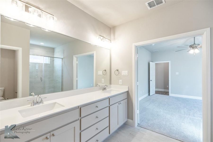 Furnished interior view inside a new home in , Abilene (Image 11).