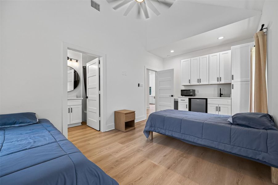 Furnished interior view inside a new home in , Conroe (Image 28).
