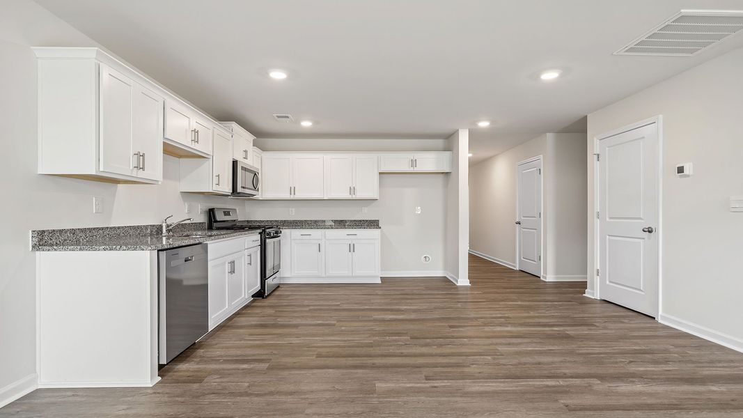 Spacious, unfurnished interior of a new home in Durbin Meadows, Fountain Inn (Image 20).