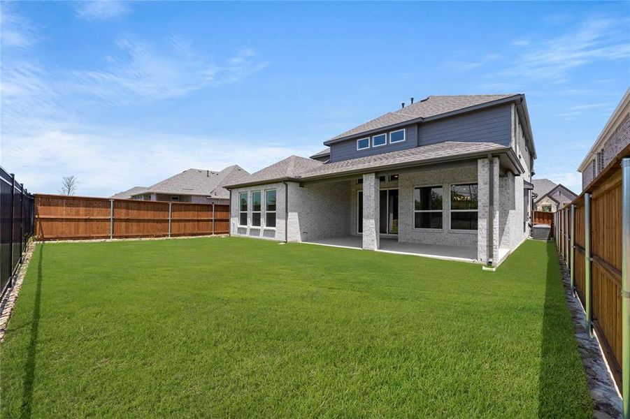 Exterior details and patio area of a home in Inspiration, Seis Lagos (Image 2).