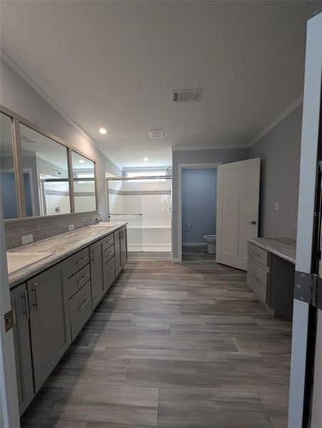 Spacious, unfurnished interior of a new home in , Hudson (Image 25).