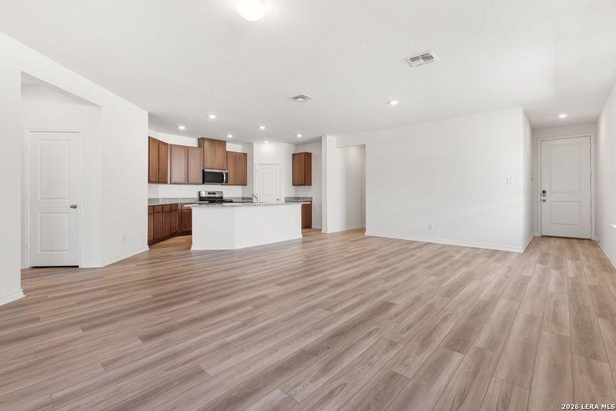 Spacious, unfurnished interior of a new home in Punta Verde, Converse (Image 17).