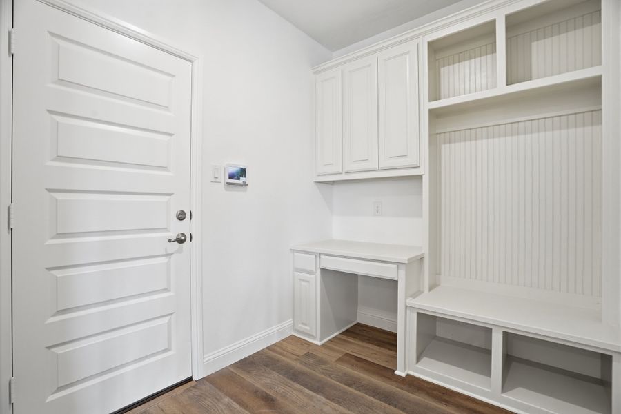 MudBench/Desk near Garage & Laundry MudBench/Desk near Garage & Laundry