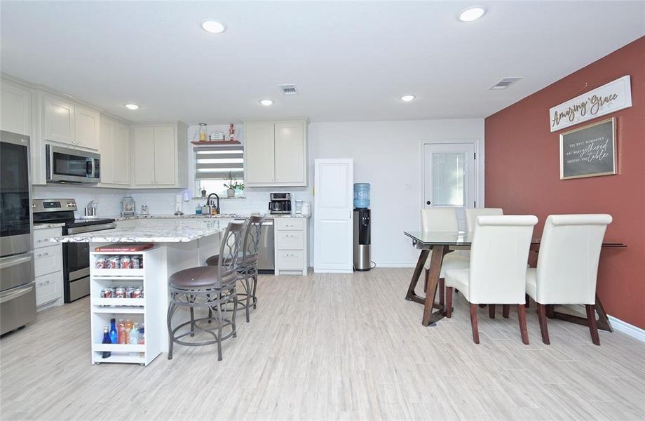 Kitchen & Dining Kitchen & Dining