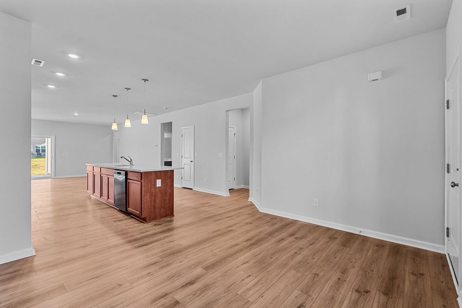 Spacious, unfurnished interior of a new home in Hanes Lake, Winston-Salem (Image 22).